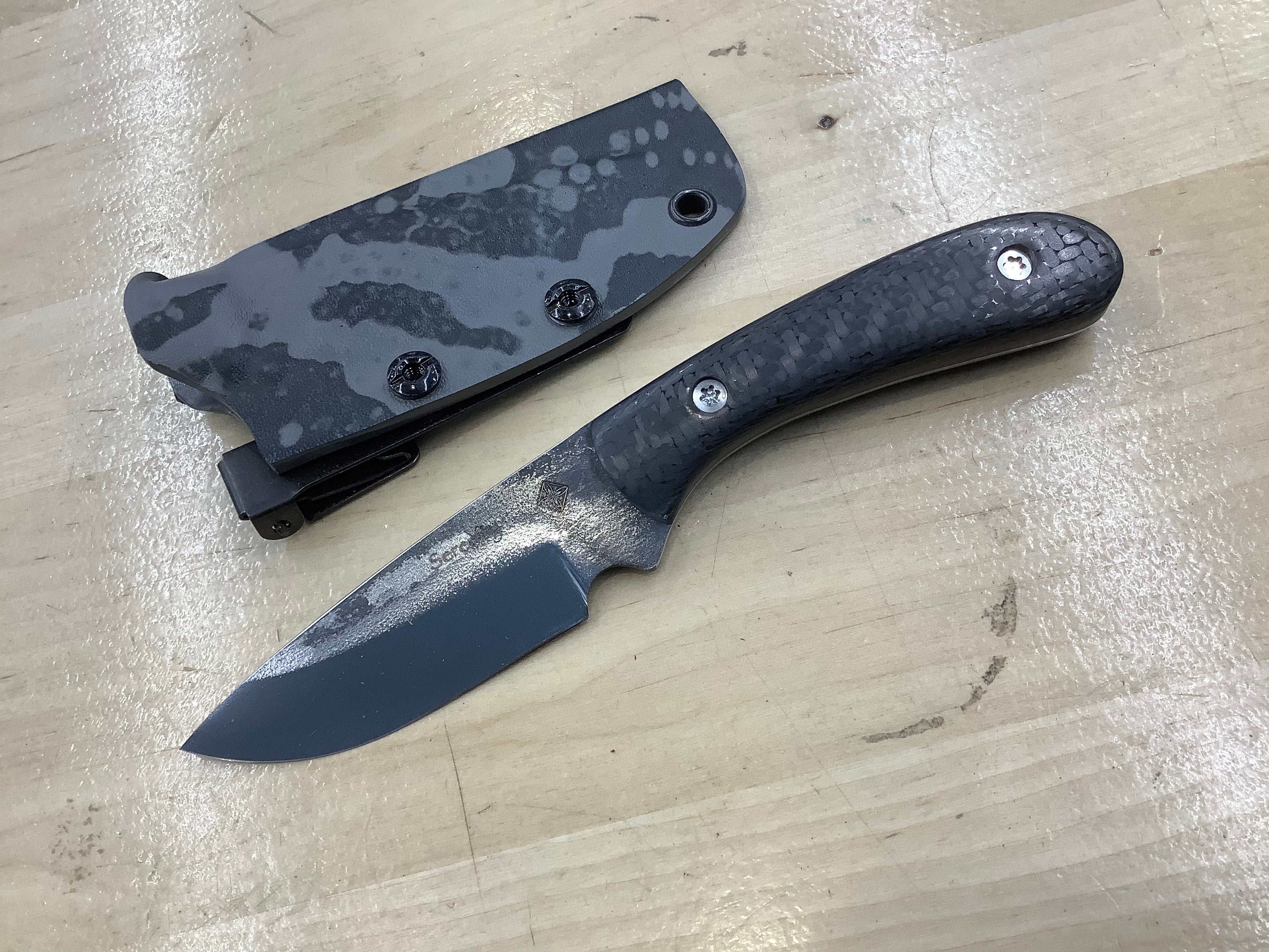 713 Utility Knife in CPM 154 with Carbon Fiber Handle