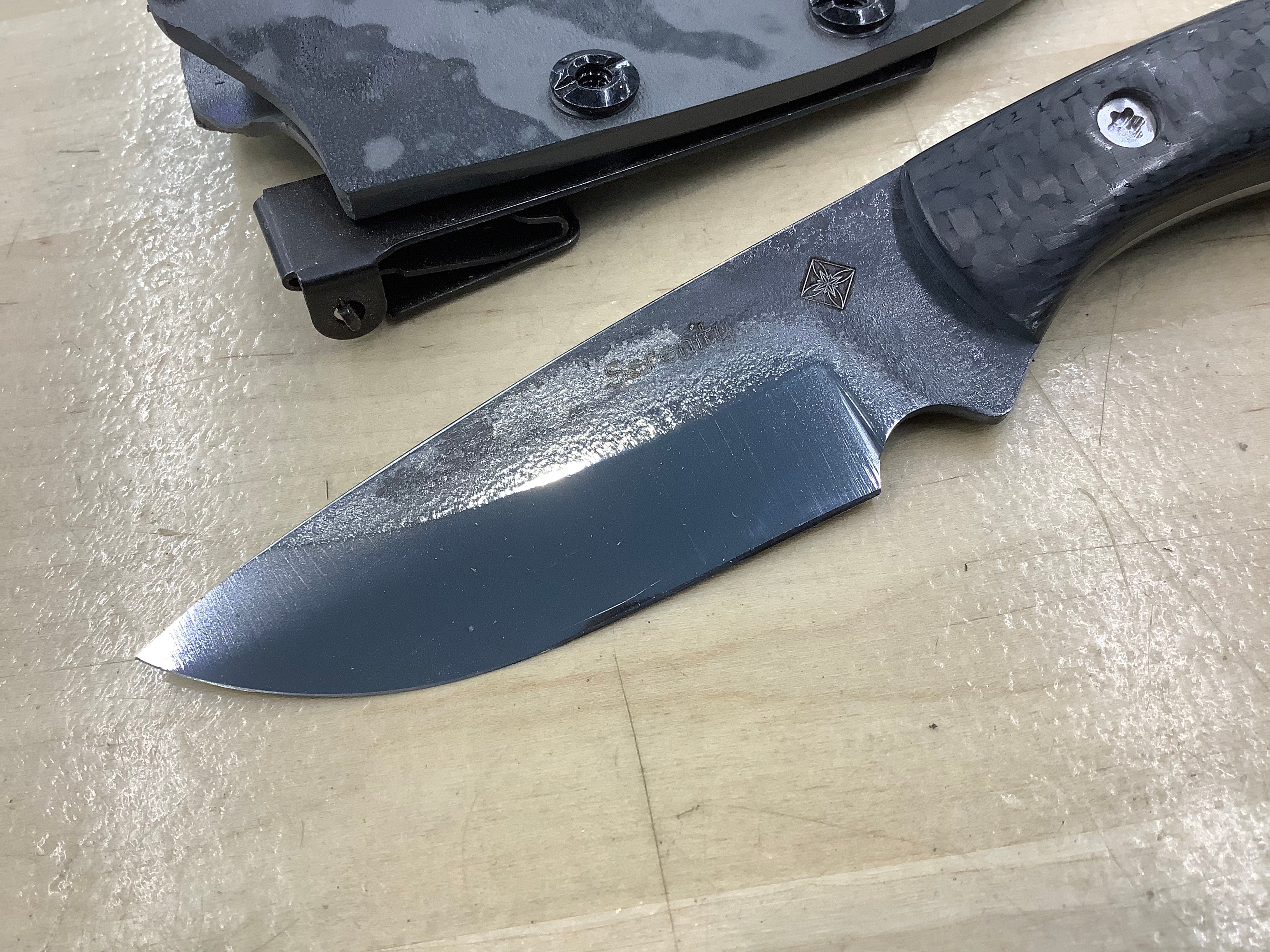 713 Utility Knife in CPM 154 with Carbon Fiber Handle