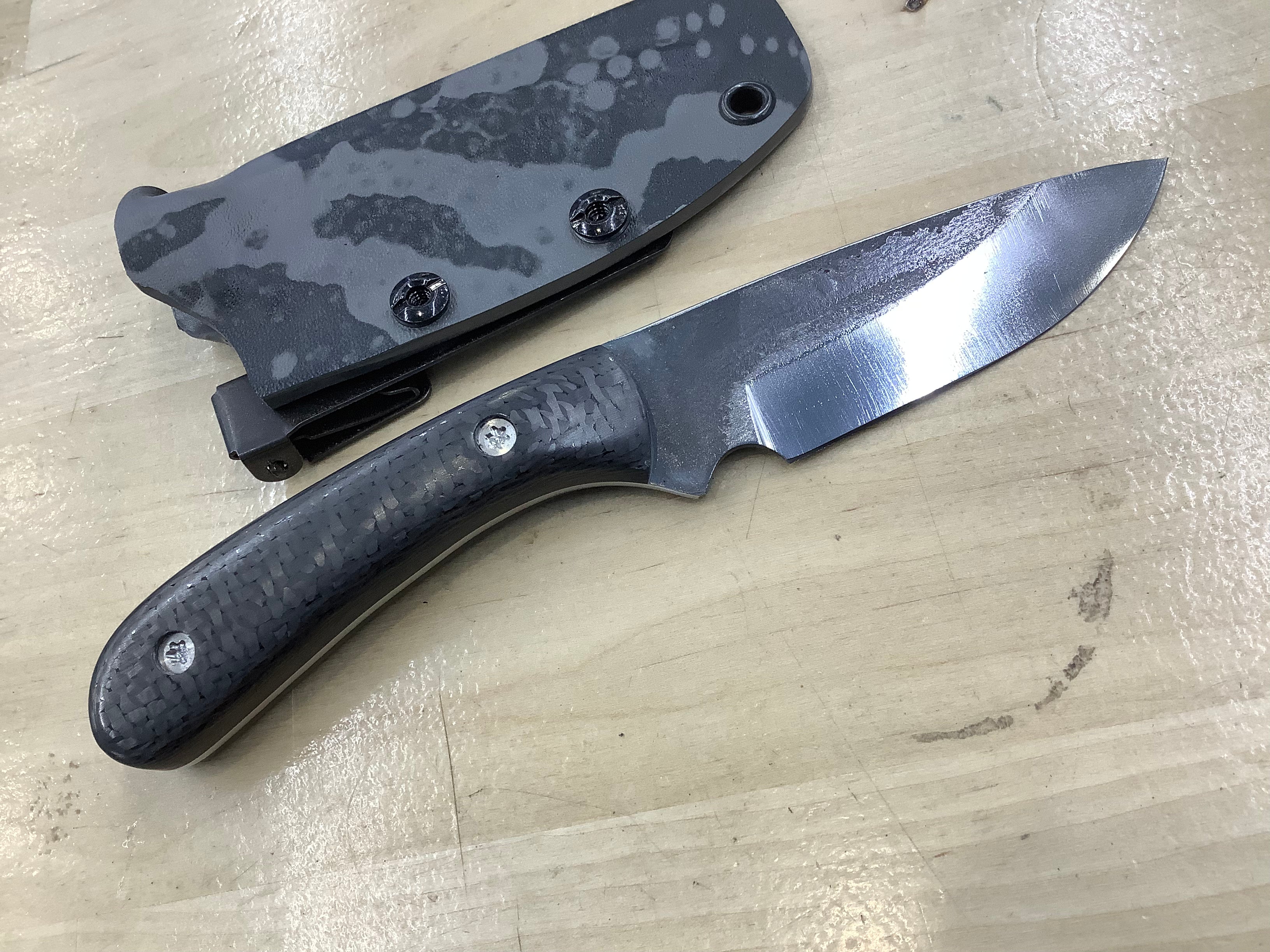 713 Utility Knife in CPM 154 with Carbon Fiber Handle