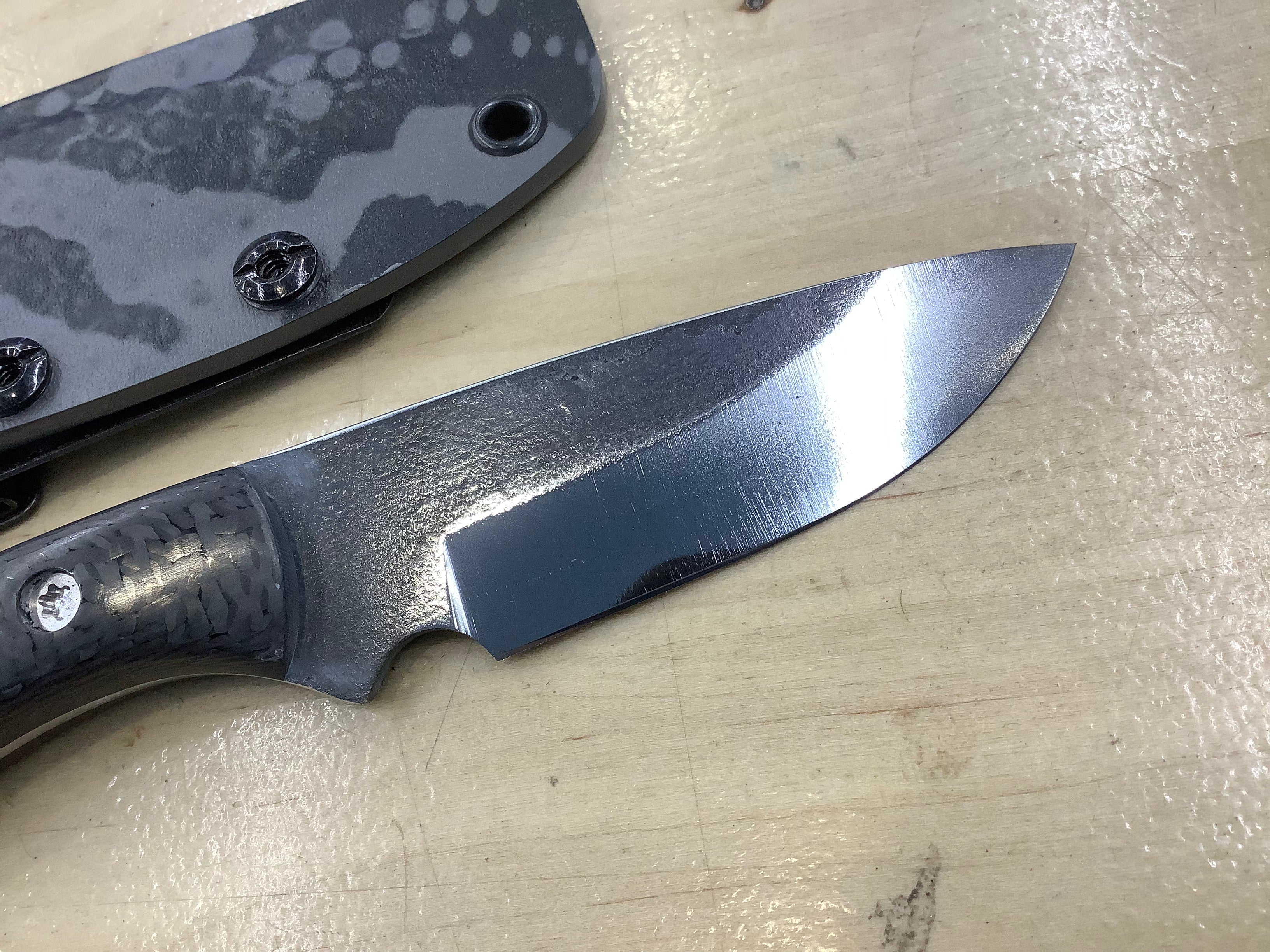 713 Utility Knife in CPM 154 with Carbon Fiber Handle