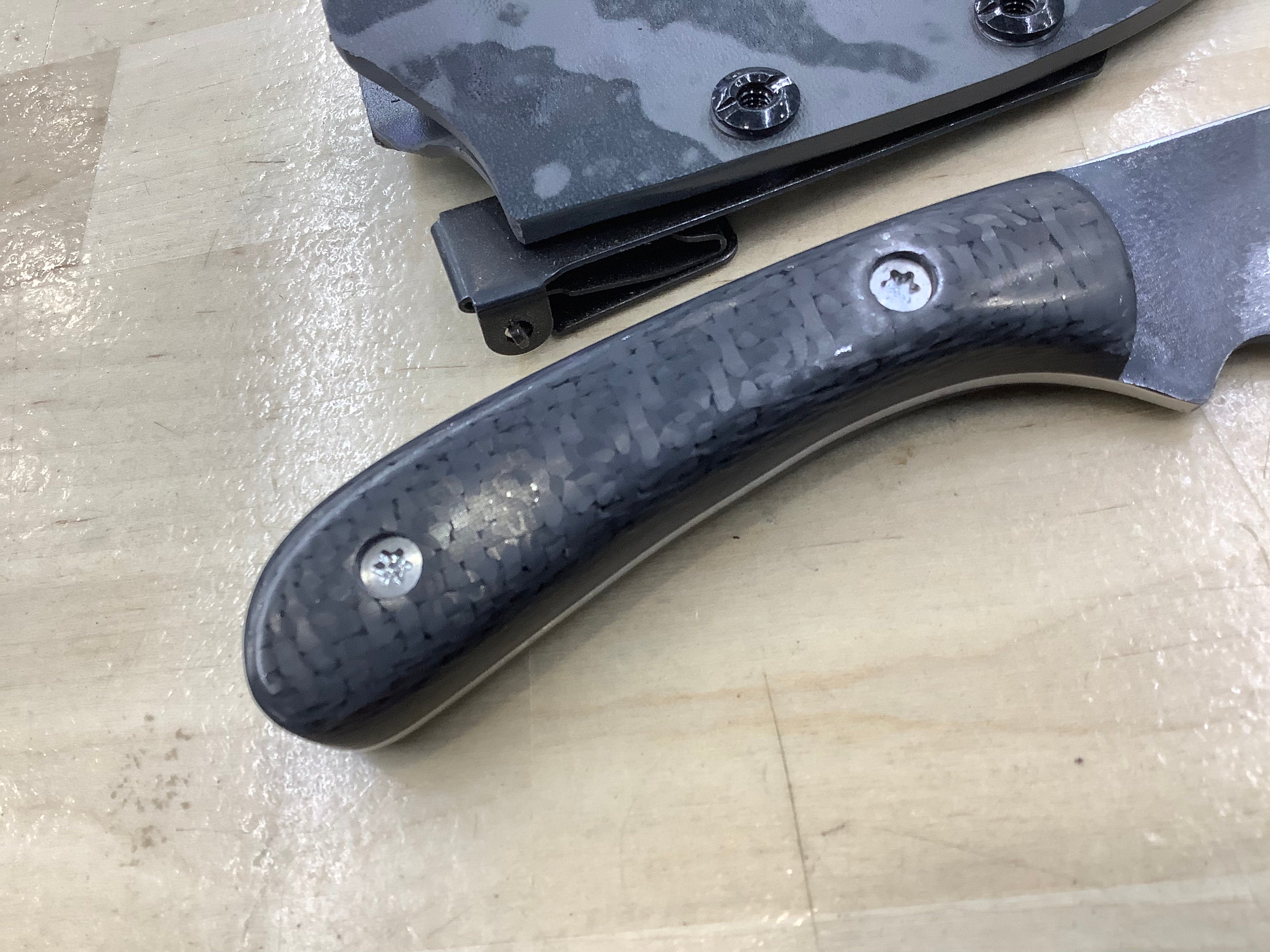 713 Utility Knife in CPM 154 with Carbon Fiber Handle