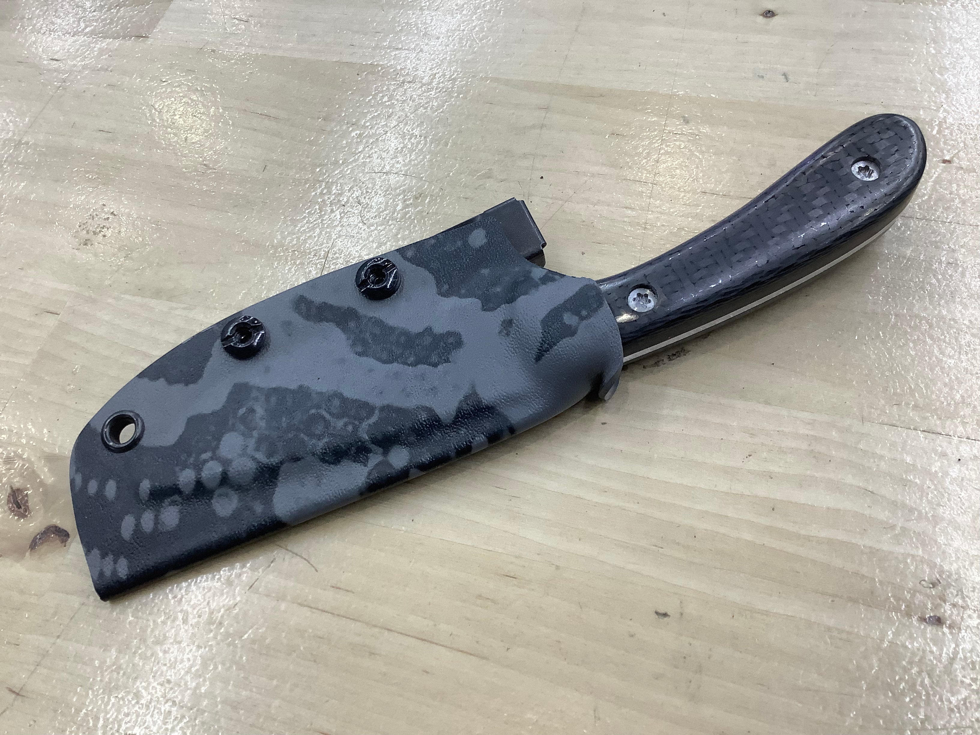 713 Utility Knife in CPM 154 with Carbon Fiber Handle