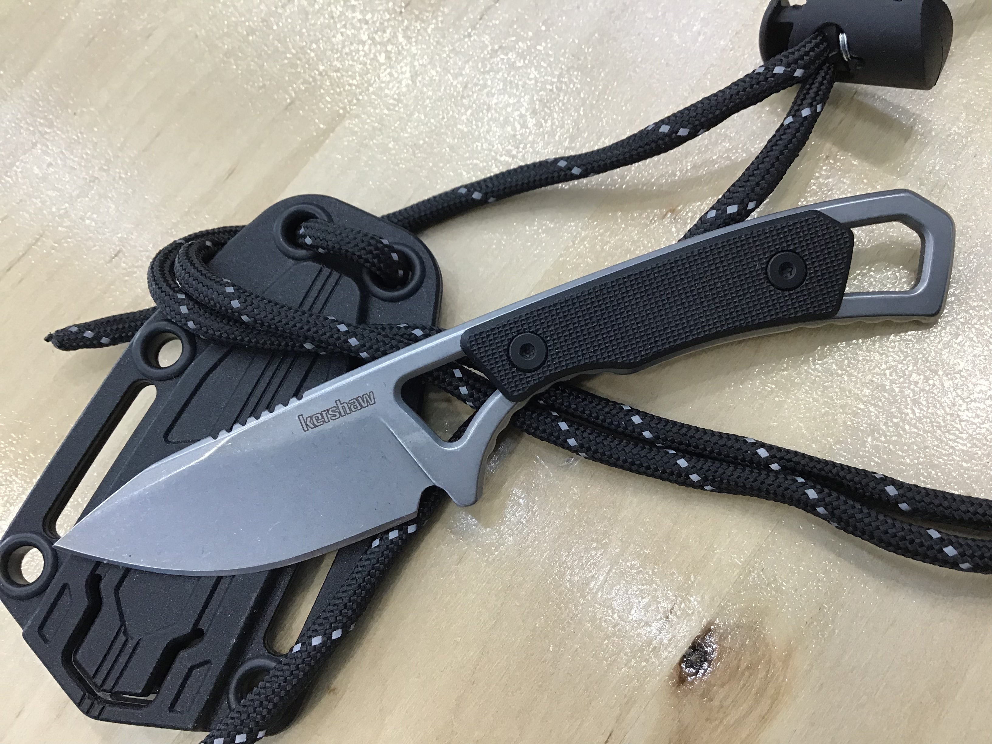 Cuchillo de hoja fija Kershaw Brace para cuello 