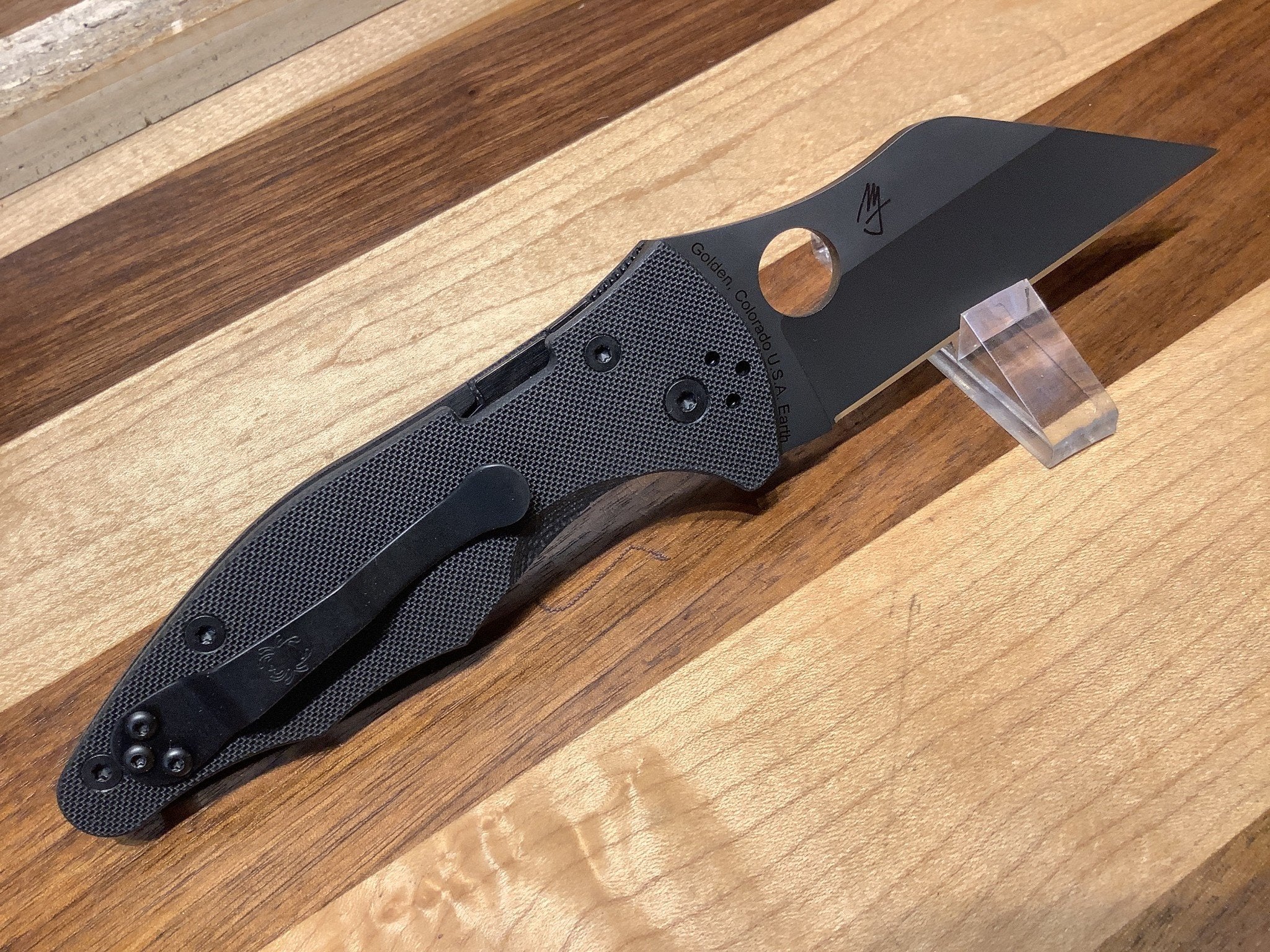 Spyderco Yojimbo Black Out en CPM S30V con G-10 negro