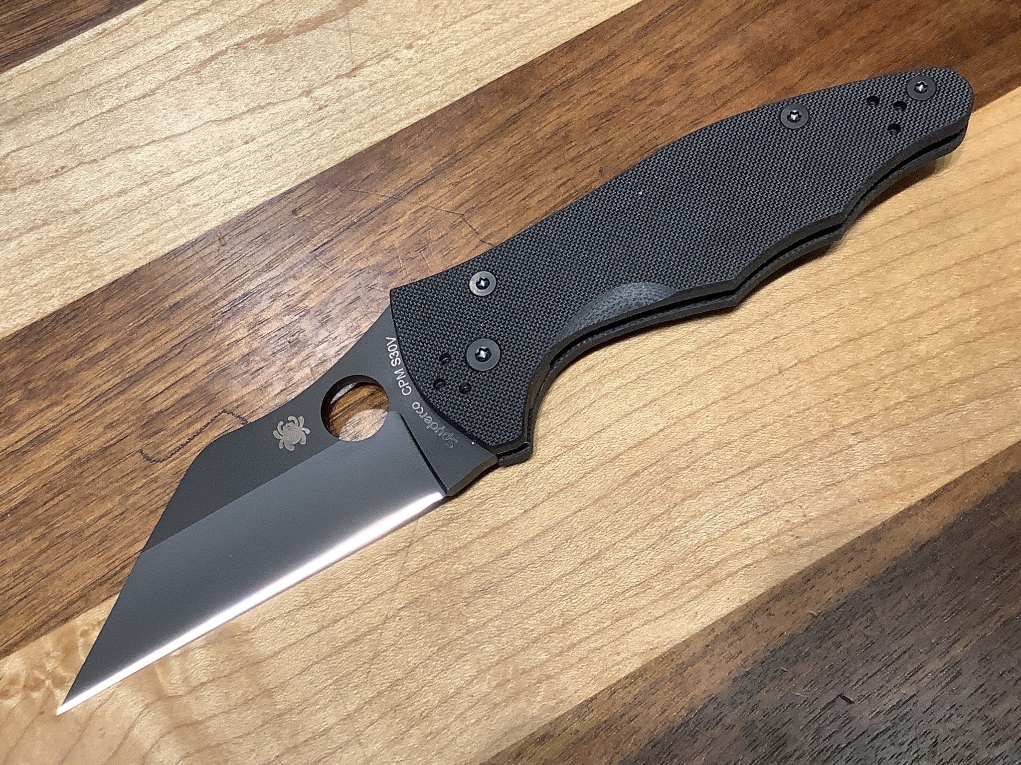 Spyderco Yojimbo Black Out en CPM S30V con G-10 negro