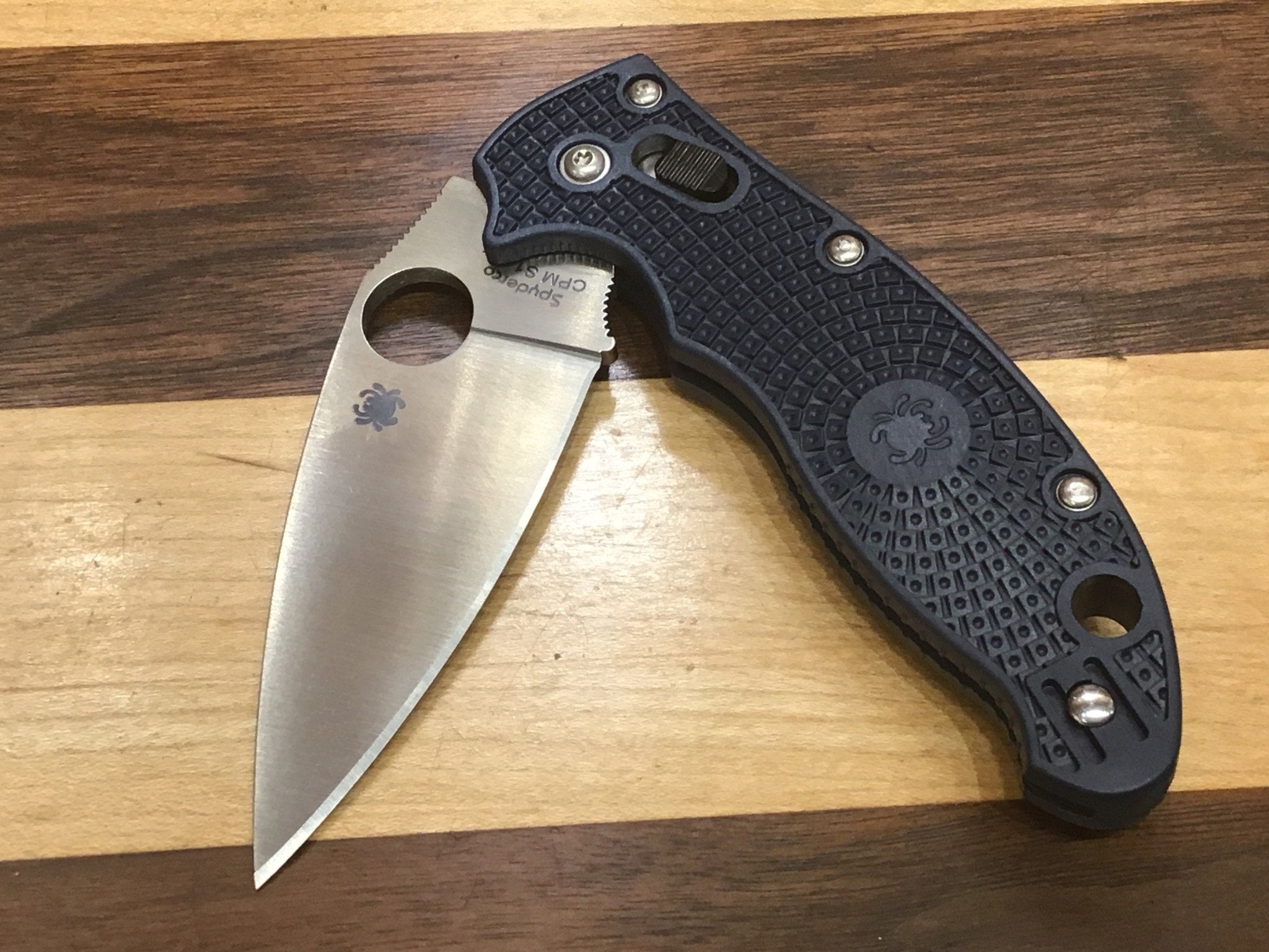 Spyderco Manix 2 en CPM S110V avec FRN bleu foncé