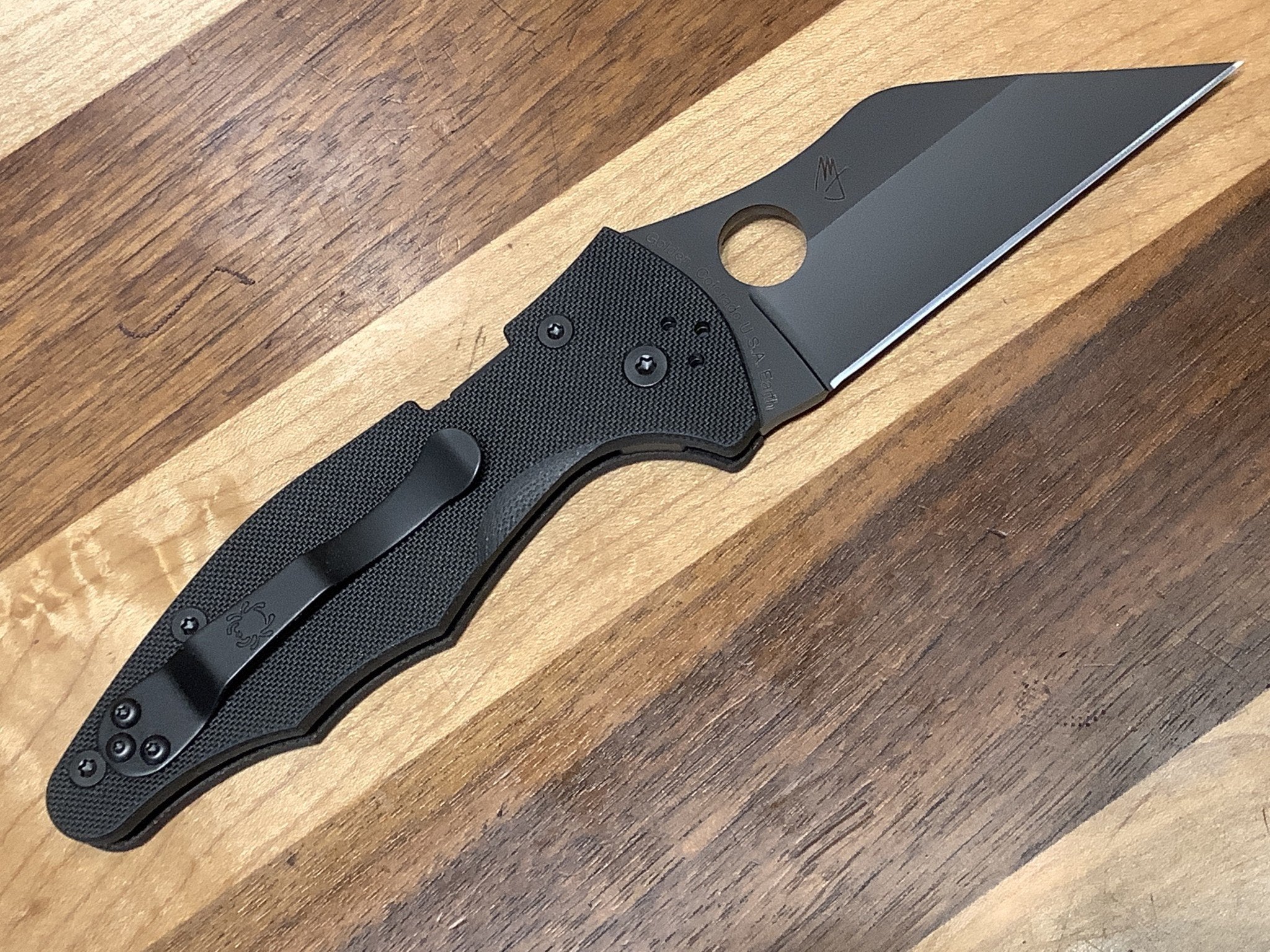 Spyderco Yojimbo Black Out en CPM S30V con G-10 negro