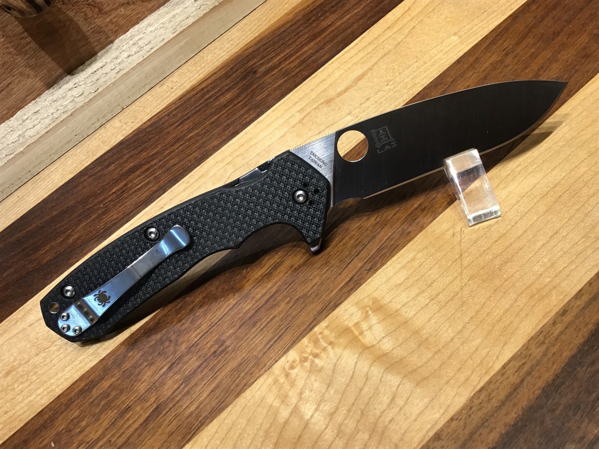 Amalgame Spyderco avec verrouillage par compression en CPM S30V