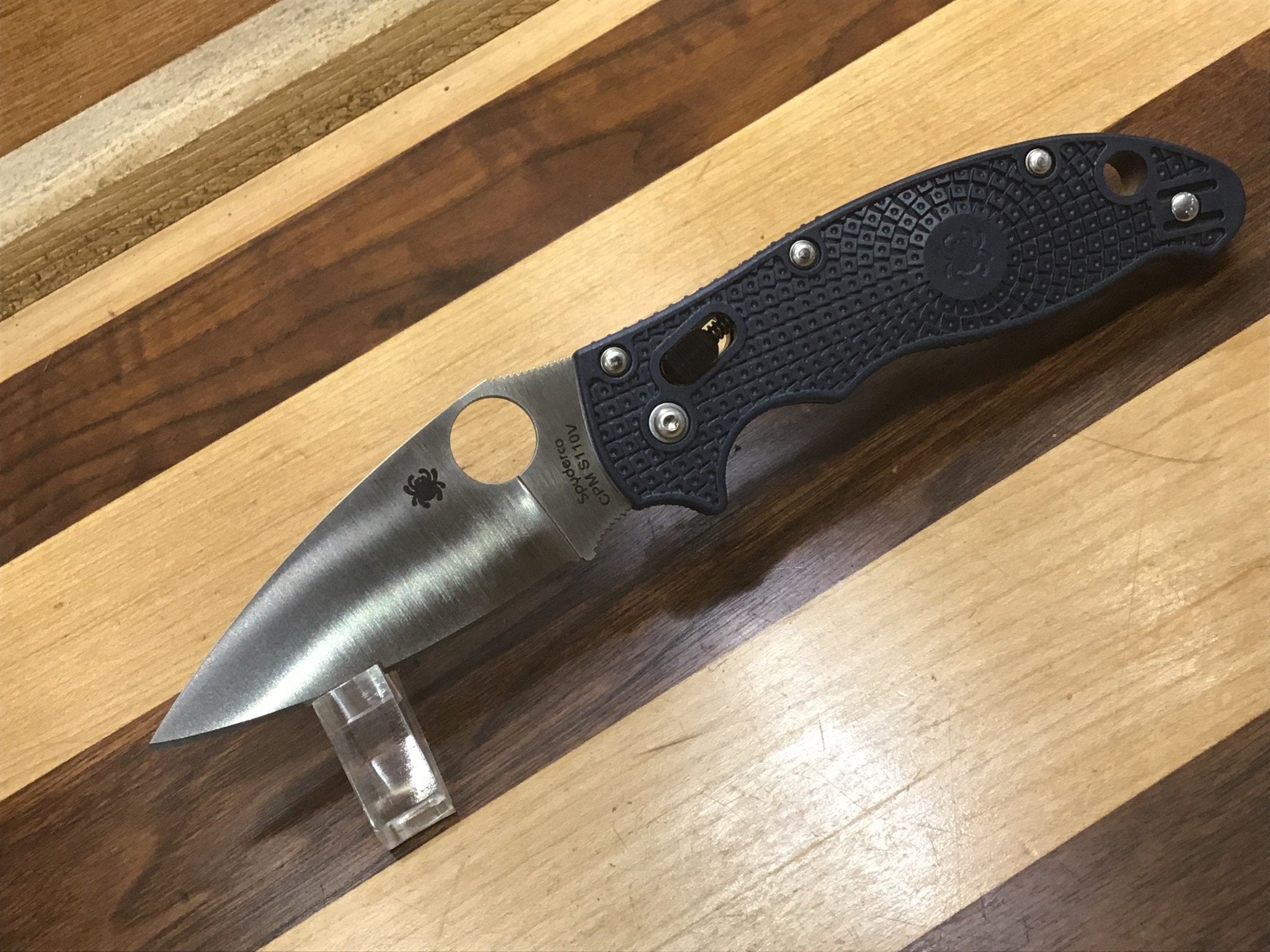 Spyderco Manix 2 en CPM S110V avec FRN bleu foncé