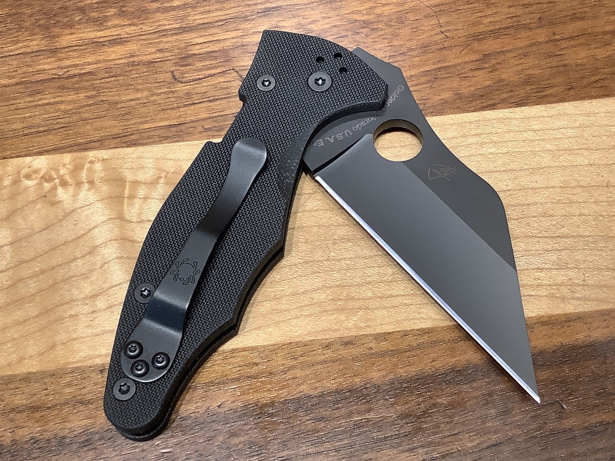 Spyderco Yojimbo Black Out en CPM S30V con G-10 negro