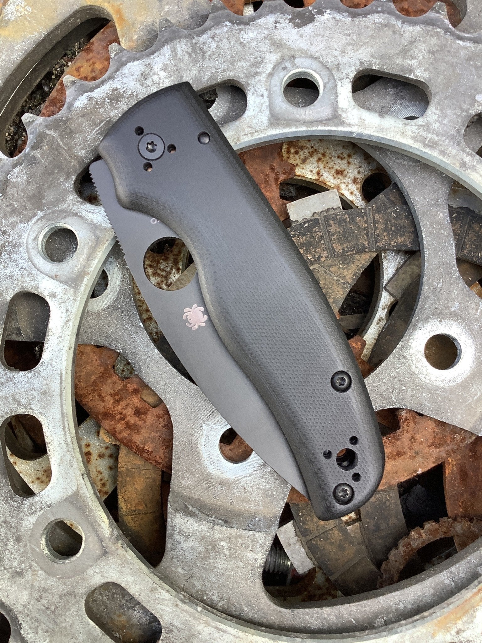 Spyderco Shaman BK with S30V steel and Black G-10