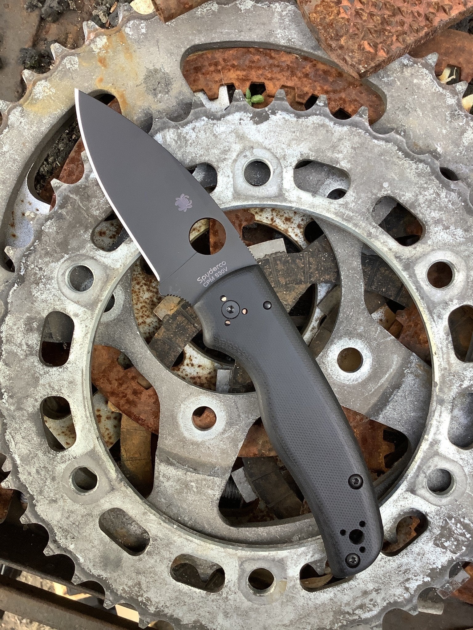 Spyderco Shaman BK with S30V steel and Black G-10